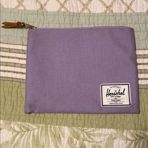Herschel Pouch
